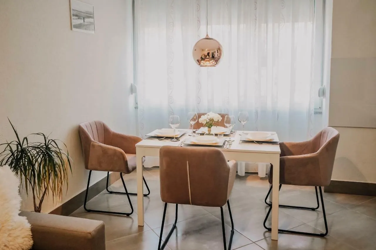 شقة Apartman Bacchus بولا